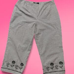 B MossVintage Black & white gingham capri pants with embroidered flowers